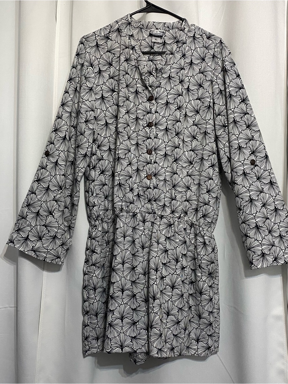 Manuheali'i Women's White Black Ilima Print Button Front Romper XL Long Sleeve